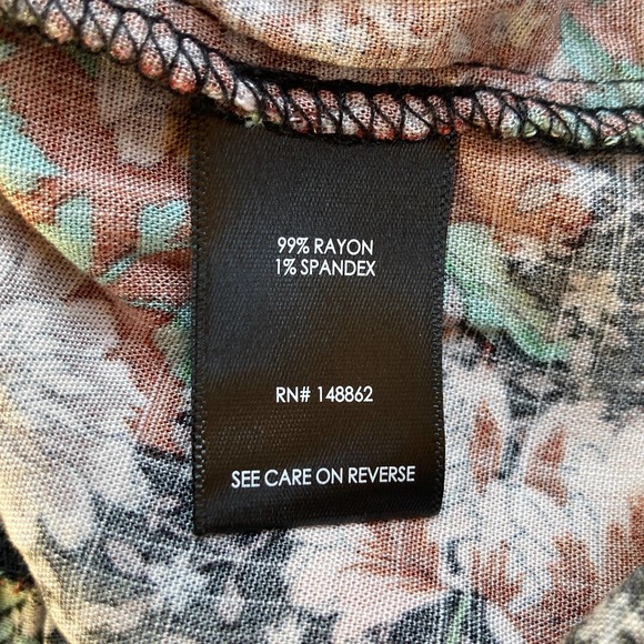 Torrid Tiered Ruffle Hem Dark Floral Print Blouse Size 0 - Picture 7 of 7